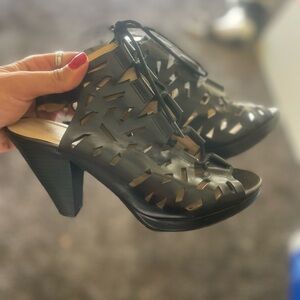 Stylish Black Heels size 6 1/2